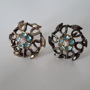 Vintage blue‎ rhinestone earrings screw on backs